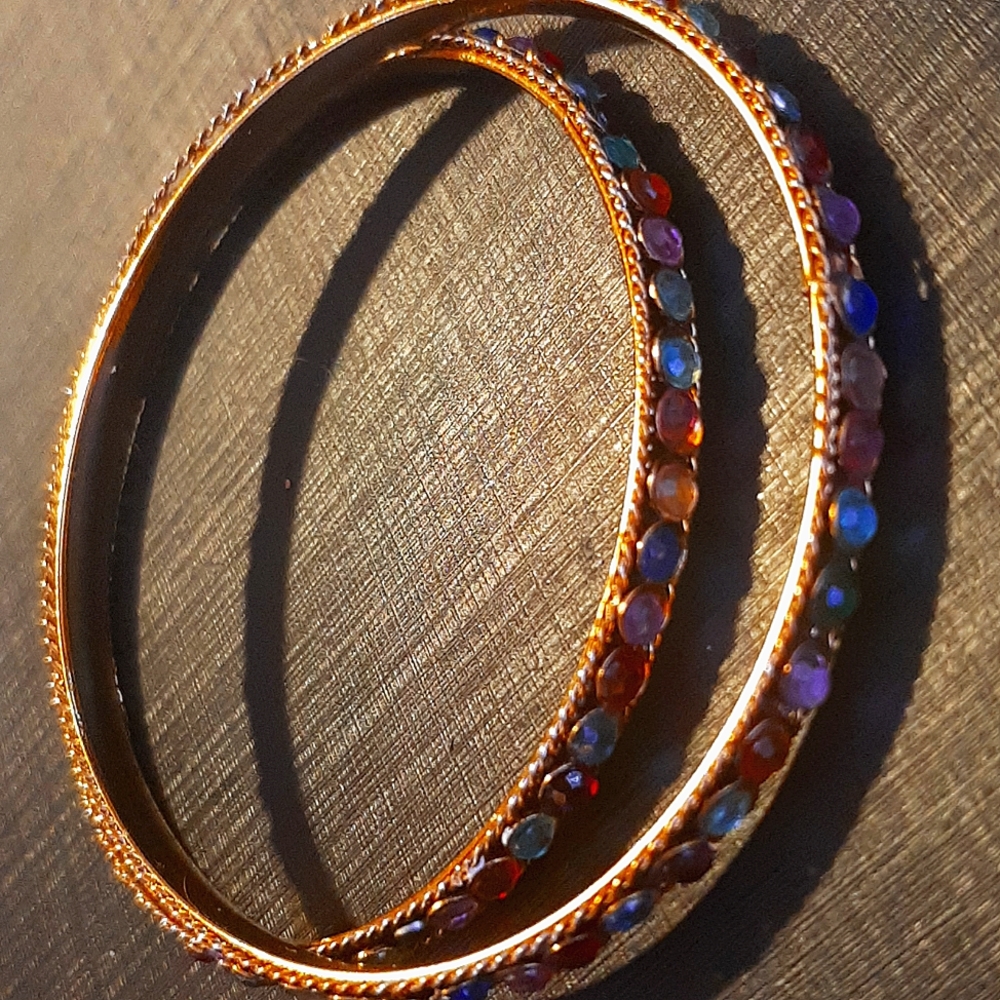 Gold brasslets with colored diamonds
